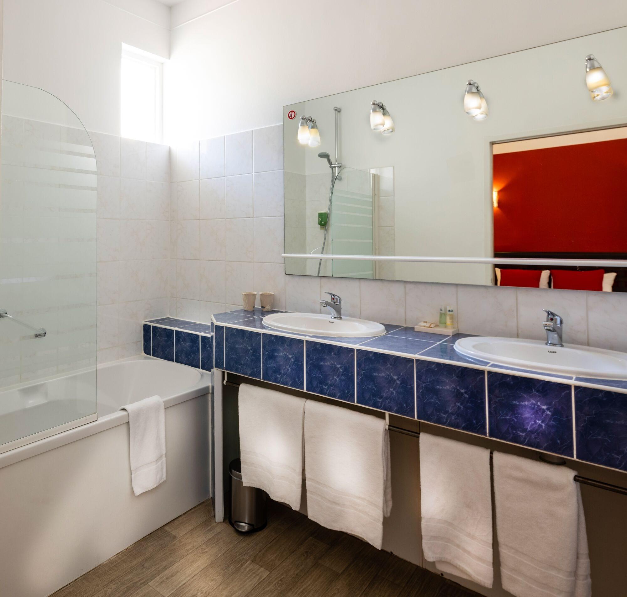 Hotel Western Le Comtadin 3*
